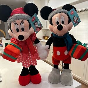 Disney Mickey & Minnie Holiday Greeters